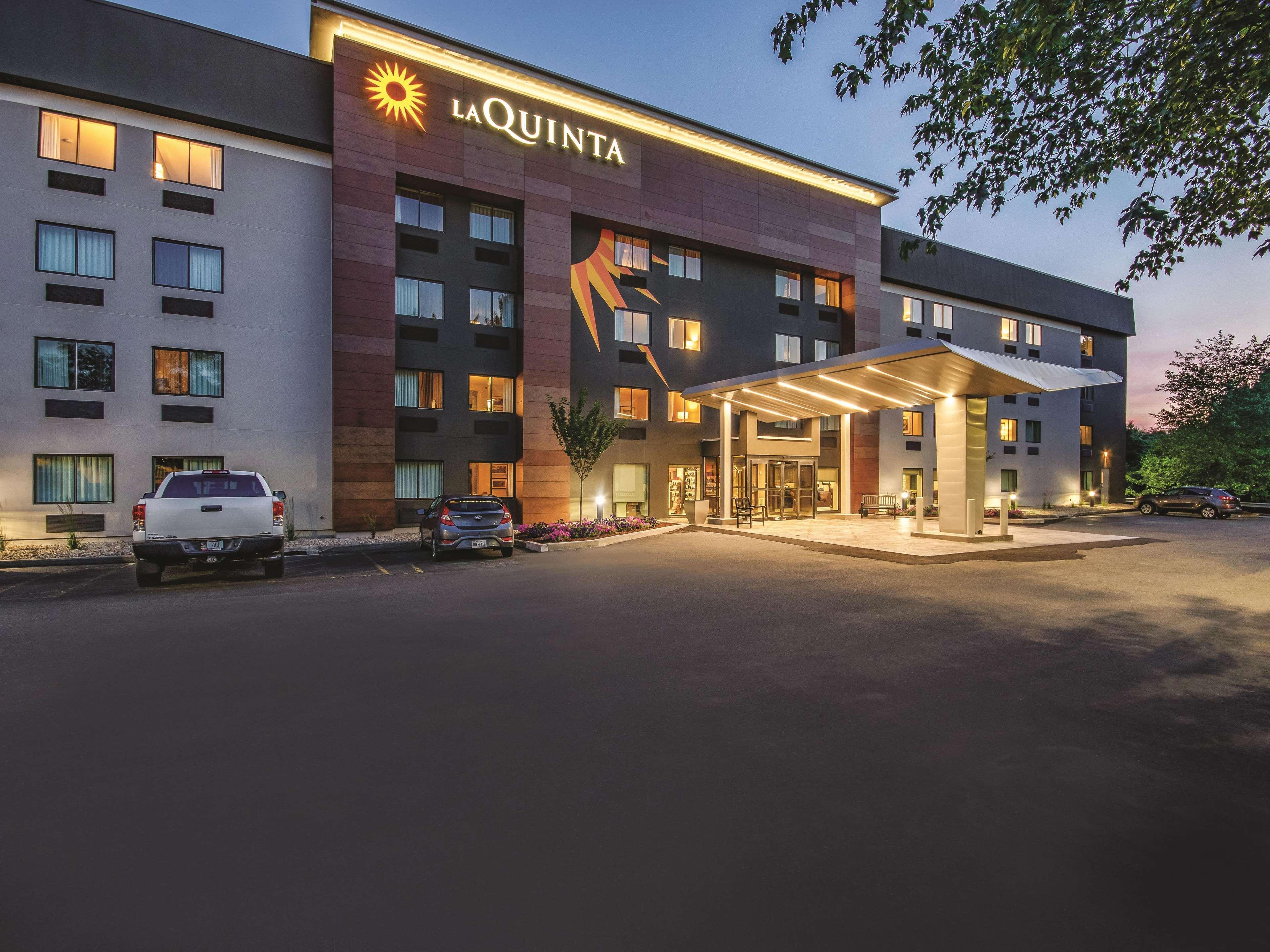 La Quinta By Wyndham Hartford Bradley Airport Hotel Windsor Locks Exterior photo